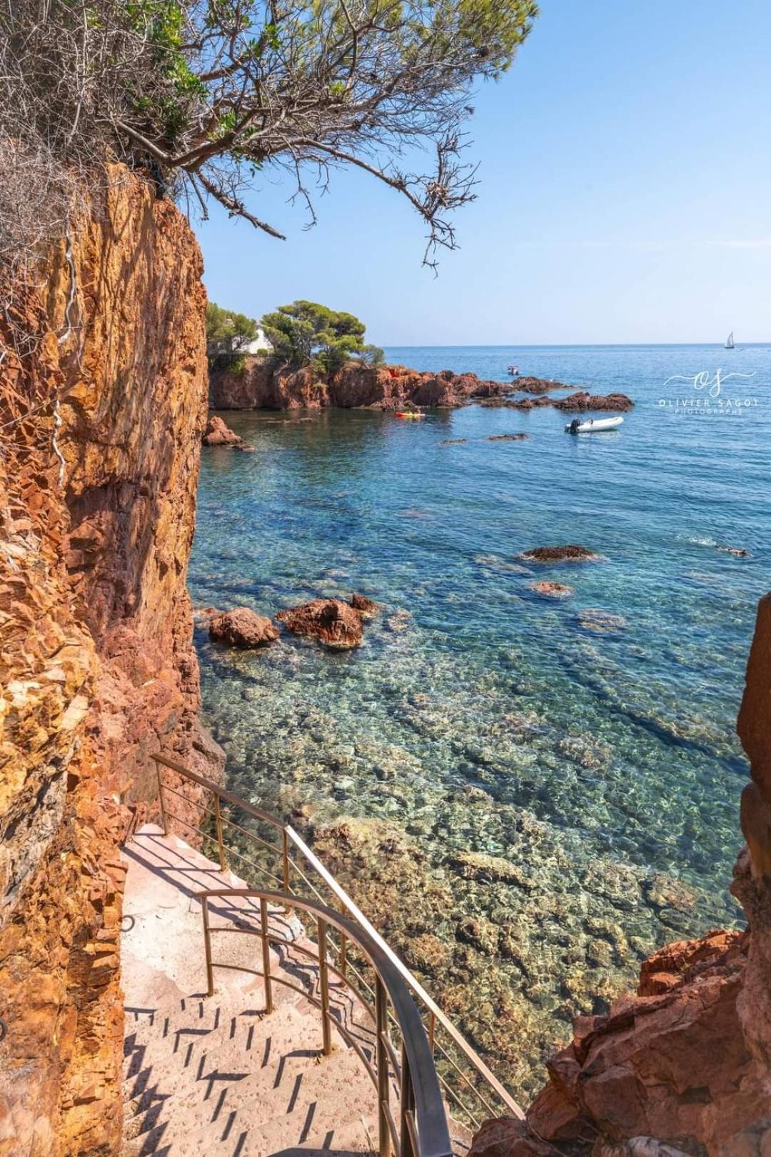 Petit Paradis Vue Mer- Plage Et Calanques A 3 Mn Saint-Raphaël Exterior foto